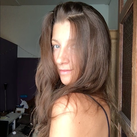 Meet your Posher, Lora - Picture 1 of 16